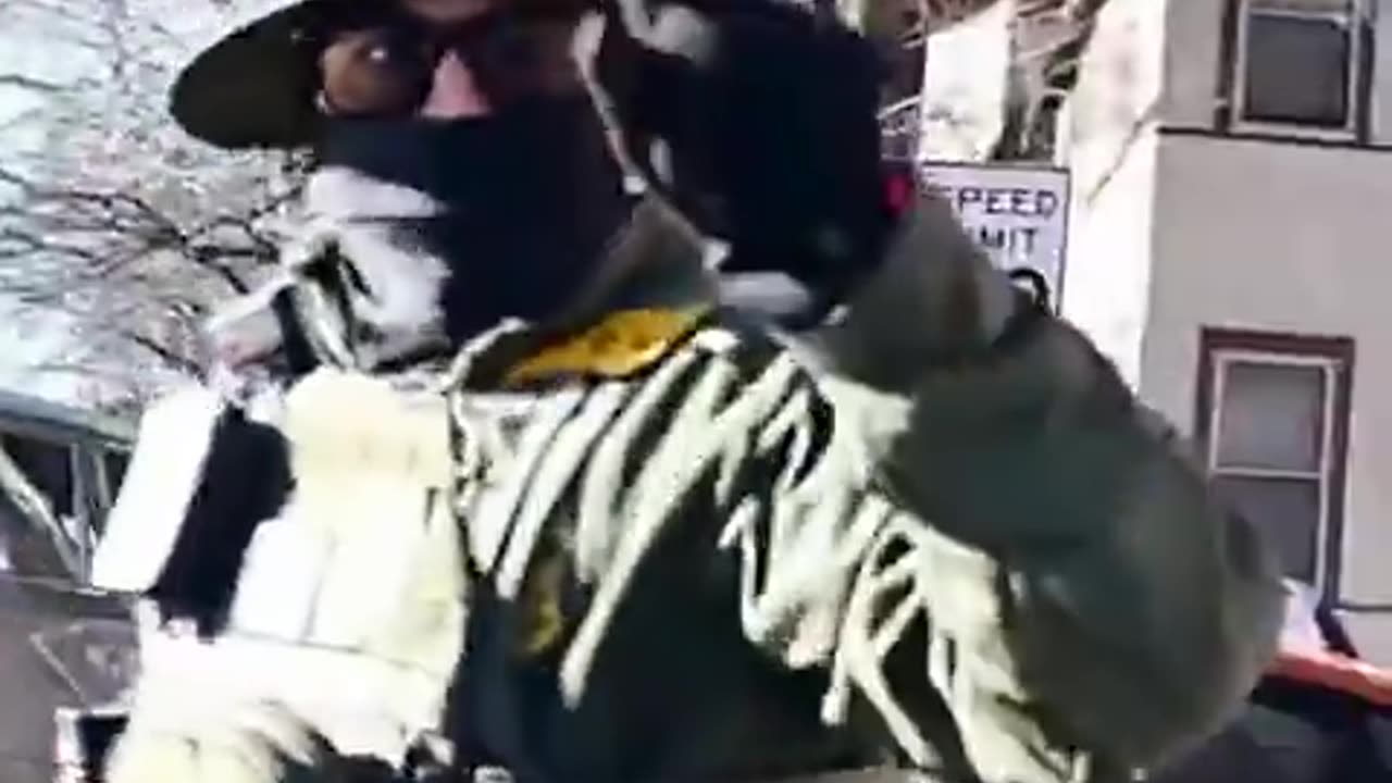 Gli agenti federali sono SCATENATI