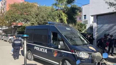 vrau kushëririn, mbërrin në Gjykatën e Shkallës së Parë nën masa të rrepta sigurie