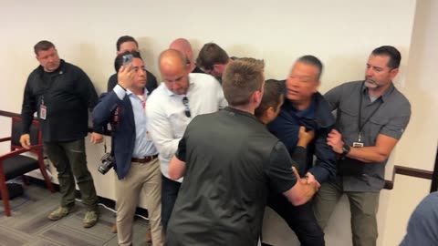 Man tries to rush Kristi Noem during press conference