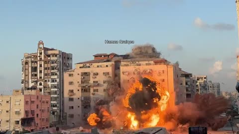 This is how Israeli missiles destroyed the "Al-Ru'ya" building in Gaza this evening
