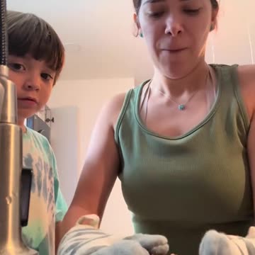 IG : ANTONIACAVAZOS Intentamos cocinar un pulpo… el pulpo nos ganó 😂🫠 🐙 #cocinandopulpo #pulpo #pul