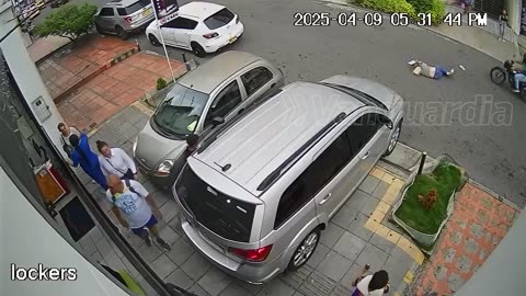 Revelan nuevo video del hurto a una mujer en Bucaramanga