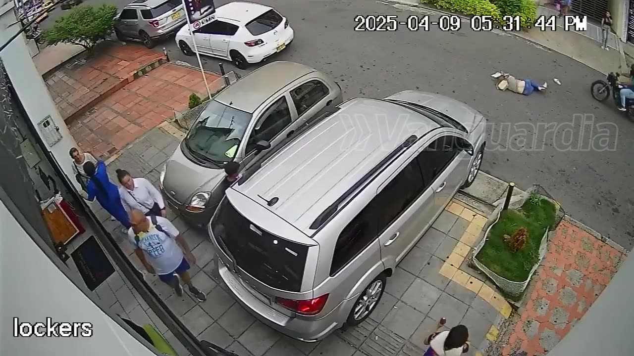 Revelan nuevo video del hurto a una mujer en Bucaramanga