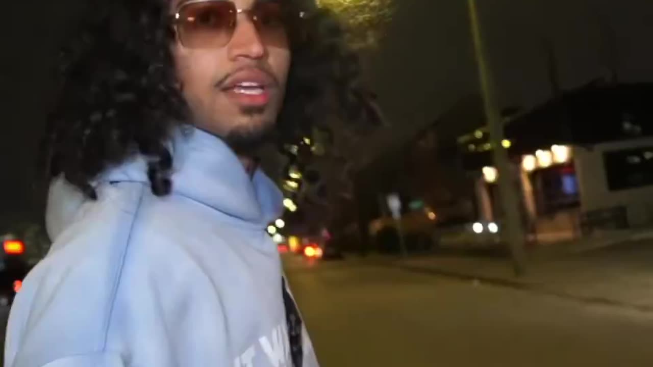 Streamer BTFU after a dude pulled out an AR with a red beam on him
