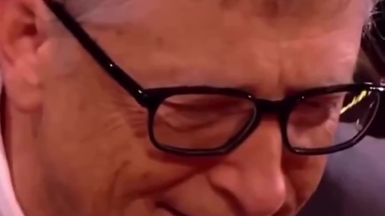 Magnus Carlsen beats Bill Gates REAL QUICK.