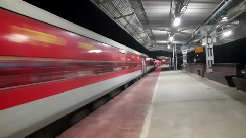 Howrah Amritsar Mail Crossing Madhusudanpur