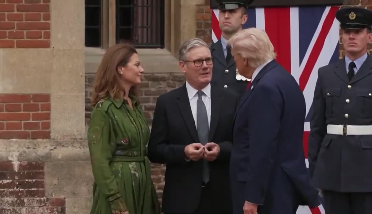 Keir Starmer greets Donald Trump outside Chequers