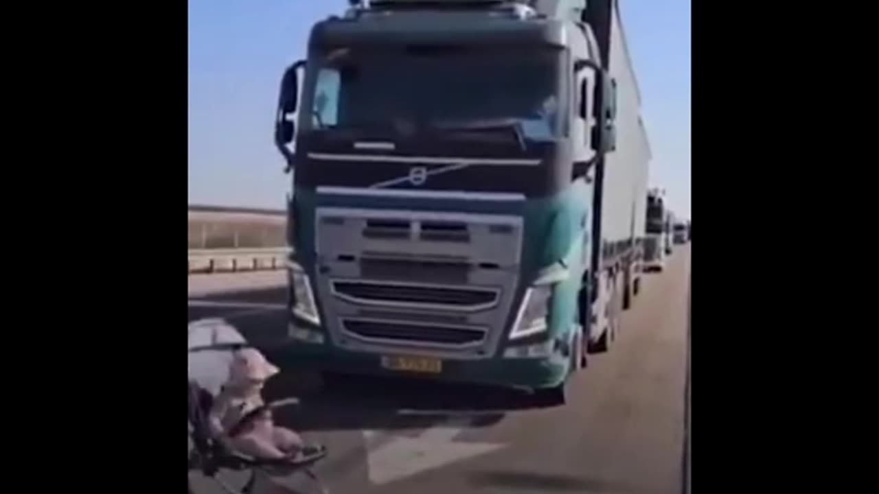 Barbaric Israeli Settlers Place Baby in Front of Food Aid Trucks to Block Gaza Entry