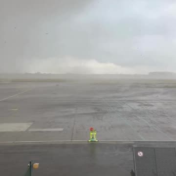 Një tornado godet Tours në Francë, stuhia kaloi përmes aeroportit të qytetit