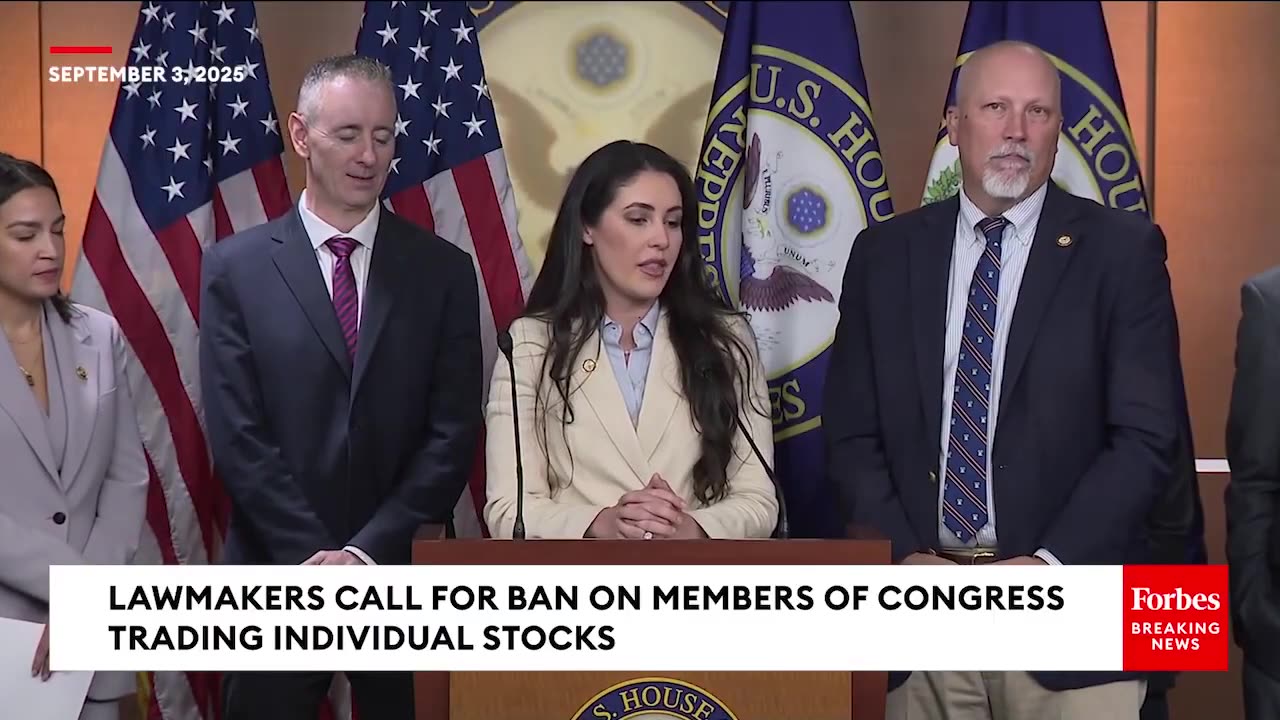 📌 Lawmakers Call on Stock Trading Ban for Members of Congress