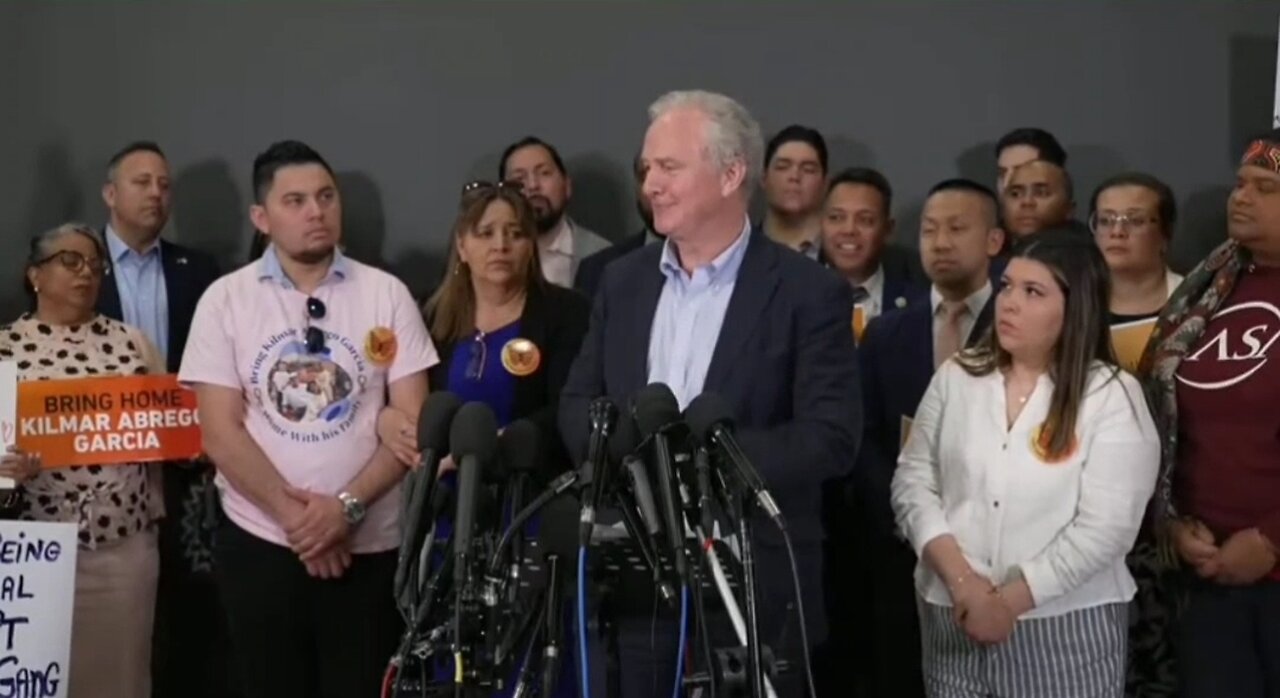Sen Van Hollen Claims President Bukele Planted Margaritas At His Meeting With Garcia