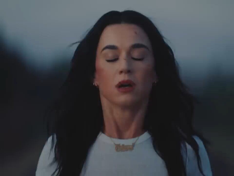 katty-Perry-Bandaids (Official video)