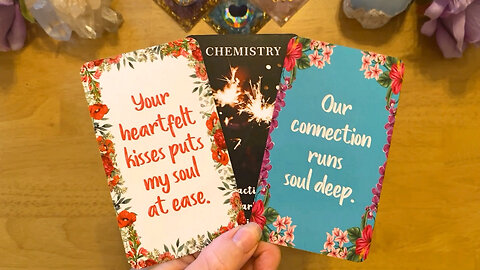 SOMEONE CAN'T WAIT TO KISS YOU & HOLD YOU TIGHT 😘 (COLLECTIVE LOVE TAROT READING) #love #tarot