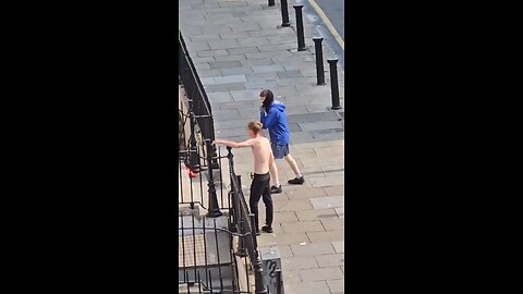 Dude Uses One Hand To Handle A Group Of Men With Weapons That Was Trying To Rush Him