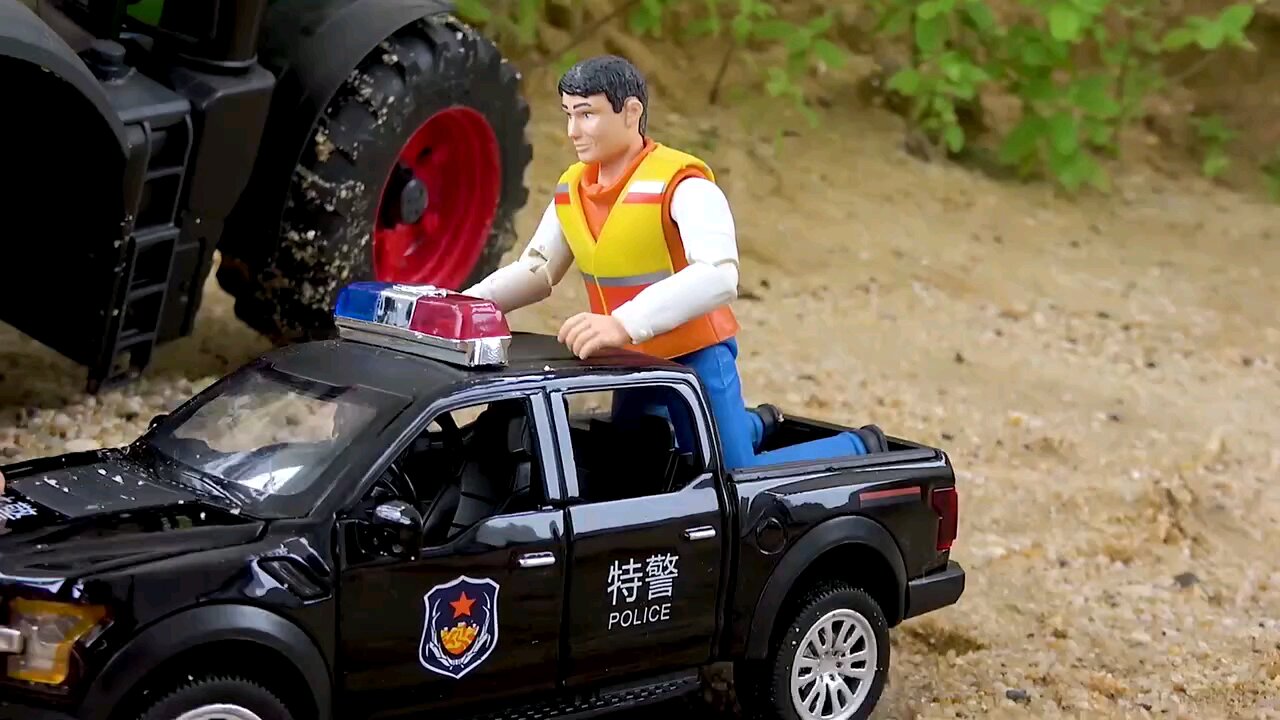 Fun Toy Tractor Learning Video for Kids! In today's educational video, we've got lots of tractors!