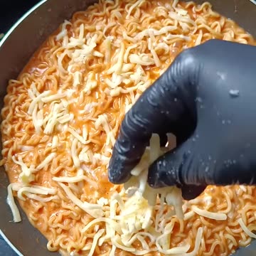 Cheesy Ramen Noodles. Yummy