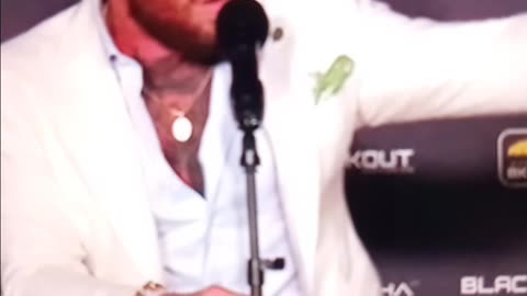 Conor looking like he's playing scarface in a remake