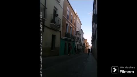 Patineteros casi nos atropellan a los que íbamos caminando por la calle (22-9-25)