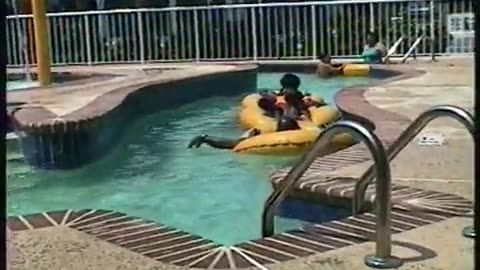 Family Hanging ay The Pool