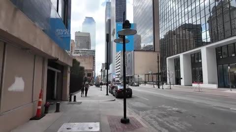 [Walking Tour][Dallas, Texas][4k] Windy afternoon in downtown Dallas