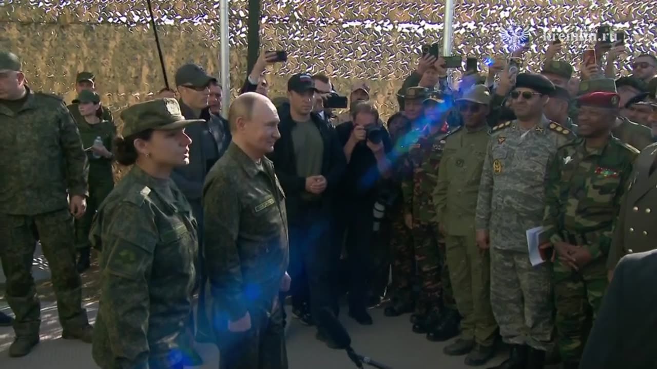 Верховный Главнокомандующий Вооружёнными Силами России осмотрел вооружение,2