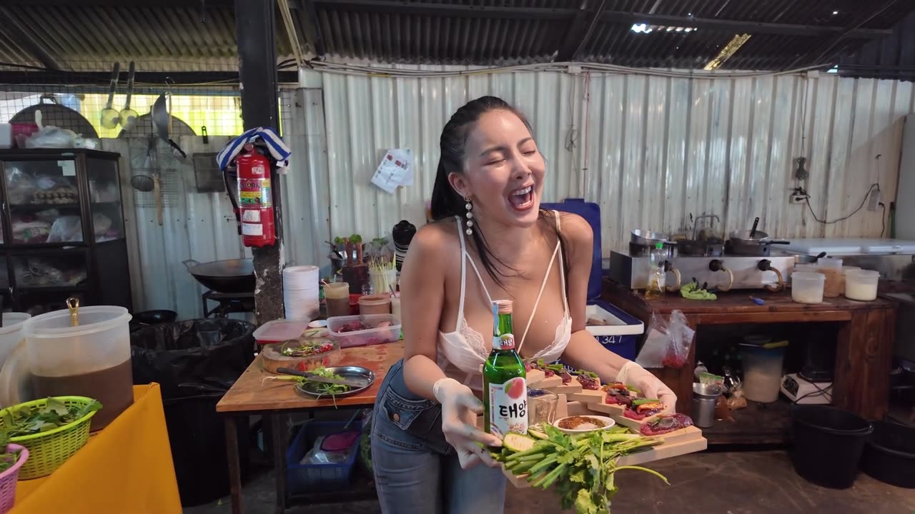 Hey CANADA 🇨🇦🇨🇦 Sexy Thai meat 🍖🥓😍😍😘😘