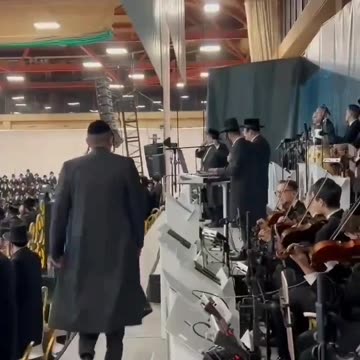 Can imagine if 5,000 white people arranged to get together what would be the outcome…