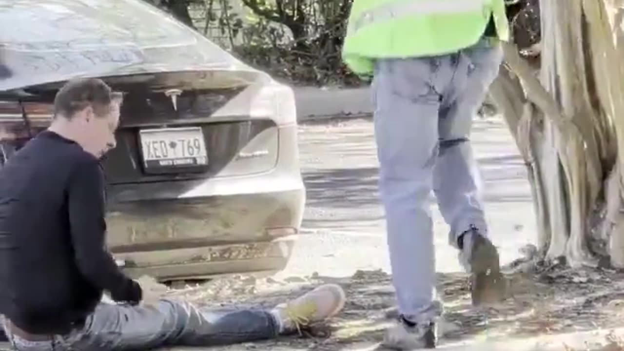 Protestor Shoots Aggresssor Outside Planned Parenthood