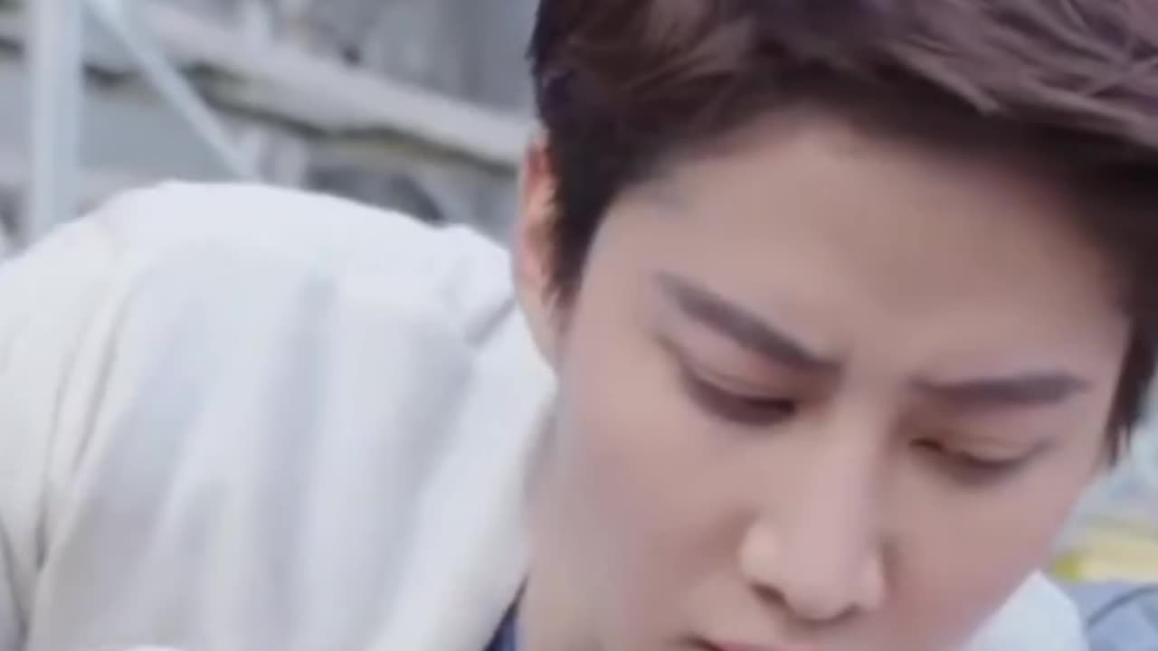 The way he was afraid and cried for har 🥰🥰