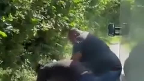 2 Brits caught foreigners dumping trash on the side of the road