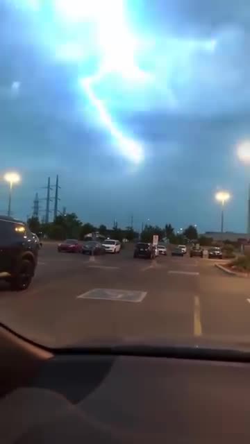 Lightning 🌩 ⚡️😱