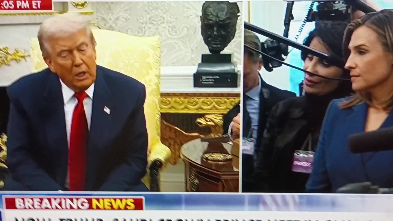 ABC reporter pissed off Trump today gotta see this .