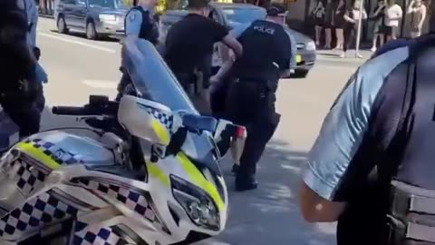 AUSTRALIA: BANK REFUSES TO HAND OVER CASH TO CUSTOMER