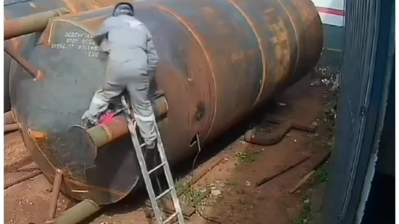 "When You’re Just Trying to Work… But Life Has Other Plans 😂🧍♂️⬇️"
