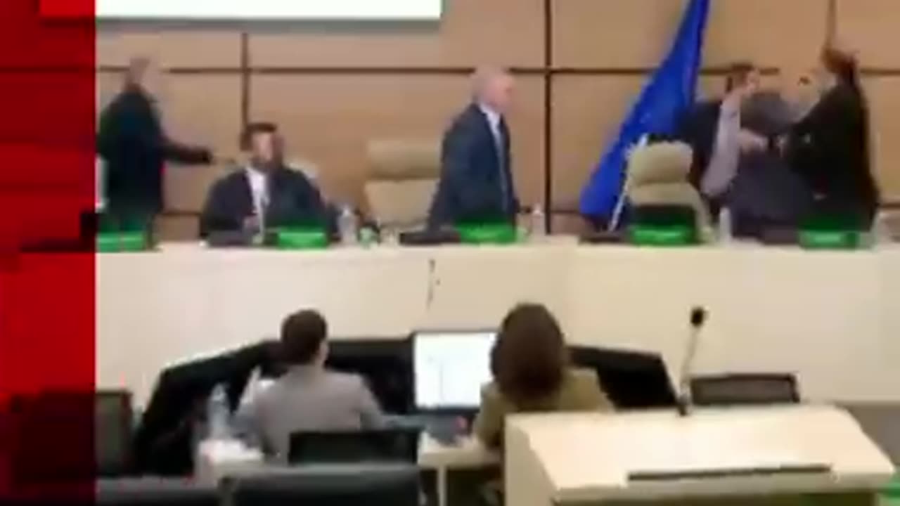 Moment+Georgia+election+cheif+doused+in+paint+by+opposition+official.+#Georgia+#BBCNews.