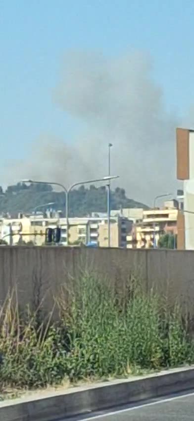 Zjarr masiv pas zonës së Kombinatit, rrezik për zonat përreth