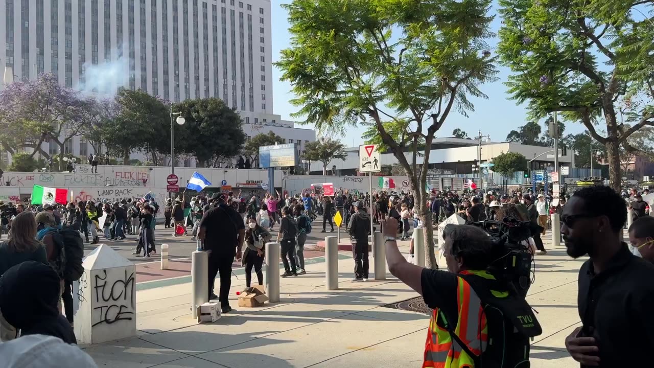 Escalating in Los Angeles: Police making their move. Flashbangs etc being deployed.