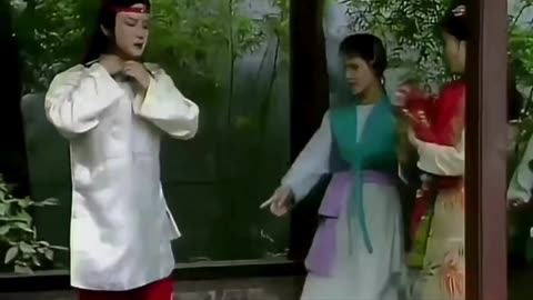 🎬Học tiếng Trung qua phim 🎬 Từ vựng hôm nay: 好热 (hǎo rè) = “Nóng quá / rất nóng" 📚