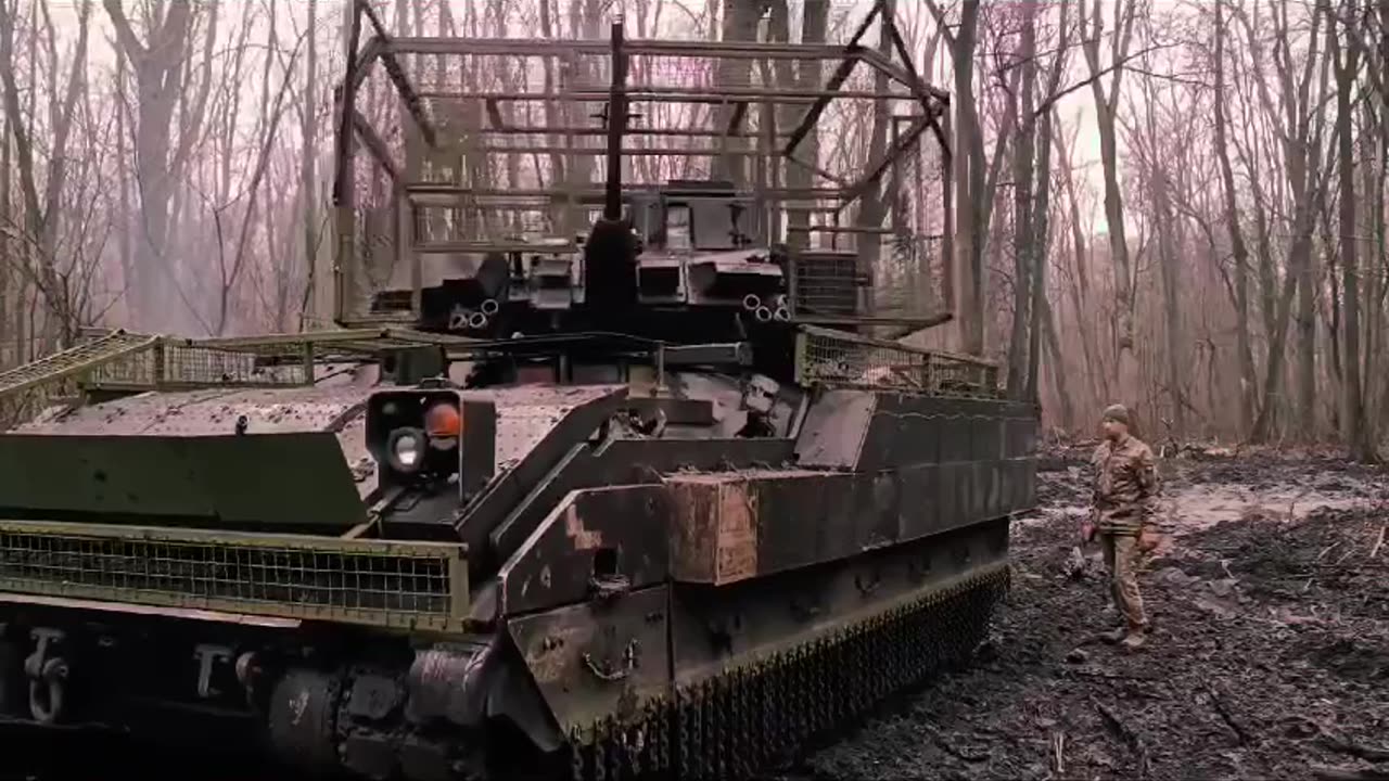 πΊπ¦πΊπΈ M2A2 "Bradley" with a fairly extensive protection design.