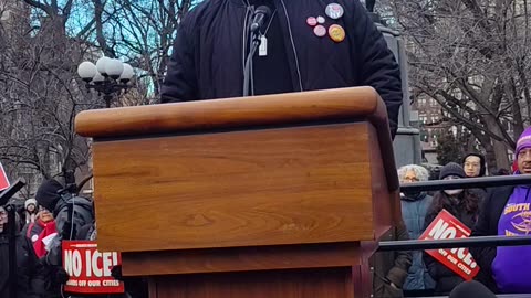 New Yorkers support migrants in Minnesota.