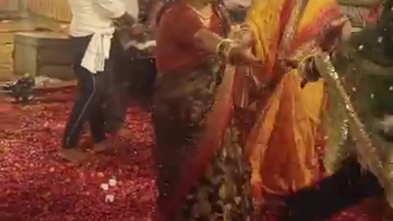 Radha Krishna ke sath Holi Radhe Radhe