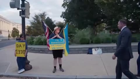 In Washington, Zelenskyy’s Delegation Met by Huge Rally of Two Supporters 😂