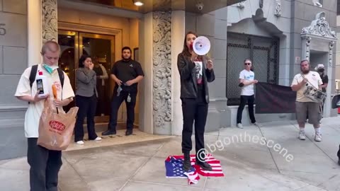 Vì biểu tình quá ôn hoà, nên các tiệm tùng ở Los Angeles thi nhau đóng cửa.