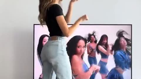 😂🎬 Nicole Crimi recreates Regina George's sister dance! You won't believe her moves! | FunFM