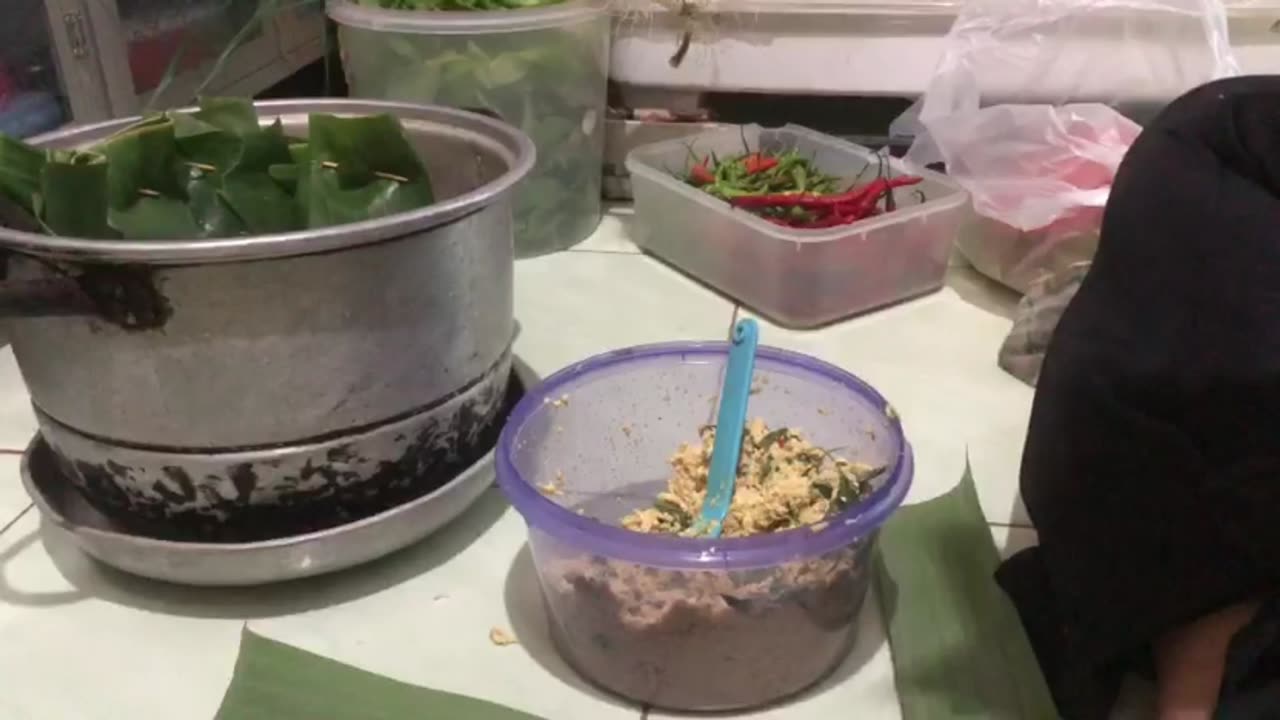 Pepes Fish Tutorial Part 4: Wrapping in Banana Leaves