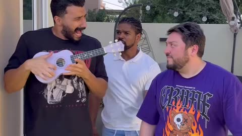 how to play ukulele 😂😂🤦🏻‍♂️