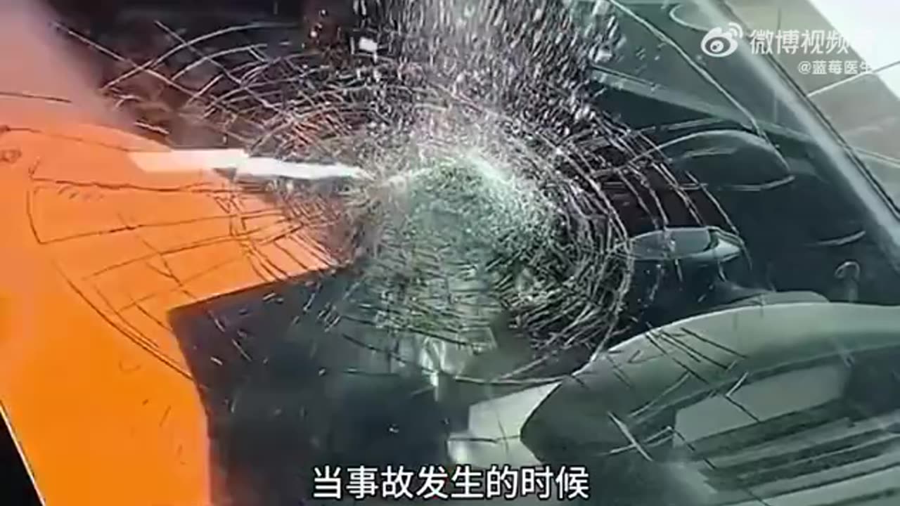 为什么不能把脚放在汽车的中控台？