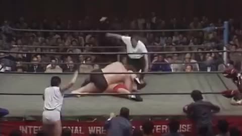 ANDRE THE GIANT VS STRONG KOBAYASHI