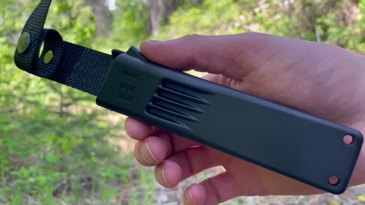 Fallkniven H1 and R2 Scout Side by Side by www.bushcraftcanada.com