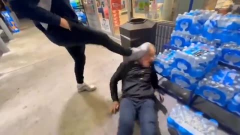 Man Confronted for Attempting to Exploit a 14-Year-Old Boy – Community Takes Action! 🚨👴